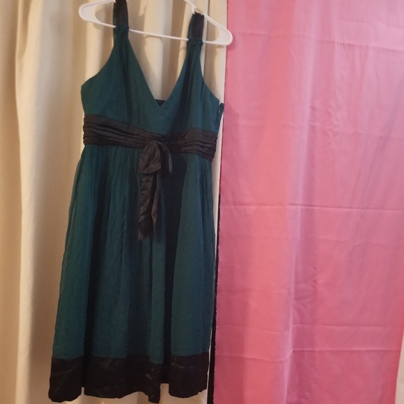 unknown Dresses & Skirts - Womens 100% silk classy dress